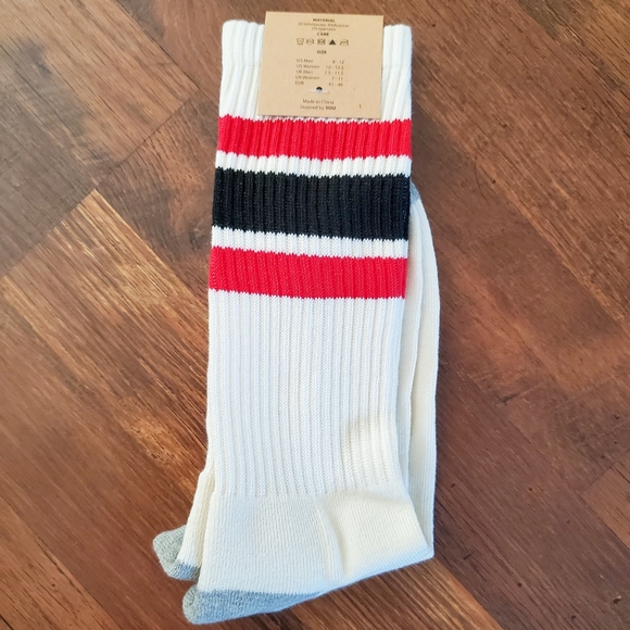 3/$20 BNWT Weekend Casual WHITE & BLACK SOCKS - Picture 4 of 4